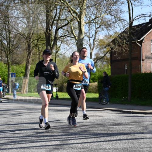 12.04.2026 - 45. Internationalen Wilhelmsburger Insellauf J. Mangold http://msf.ph/oto/9463853 12.04.2026 10:54:16 Ziel 2958, 2957, 2895, 3724, 2399, 3580, 3596, 4131, 2569, 4389, 4390, 2701, 2701, 4687, 3818, 4711, 2088, 5660, 5317 meine-sportfotos.de