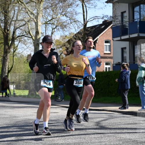12.04.2026 - 45. Internationalen Wilhelmsburger Insellauf J. Mangold http://msf.ph/oto/9463866 12.04.2026 10:54:17 Ziel 3724, 2399, 3580, 3596, 4131, 2569, 4389, 4390, 2701, 4687, 3818, 4711, 2088, 5660, 5317 meine-sportfotos.de