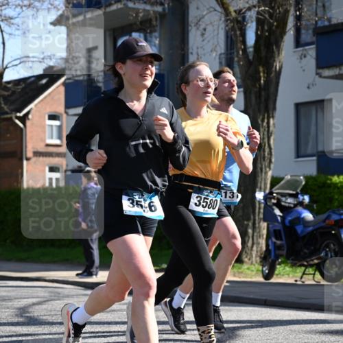 12.04.2026 - 45. Internationalen Wilhelmsburger Insellauf J. Mangold http://msf.ph/oto/9463879 12.04.2026 10:54:18 Ziel 3724, 2399, 3580, 3596, 4131, 2569, 4389, 4390, 2701, 4687, 3818, 3818, 4711, 2088, 5660, 5317 meine-sportfotos.de