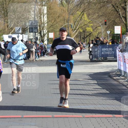 12.04.2026 - 45. Internationalen Wilhelmsburger Insellauf Strokosch-Dieckow http://msf.ph/oto/9463915 12.04.2026 11:13:34 Ziel 3714, 3703, 3092, 3155 meine-sportfotos.de