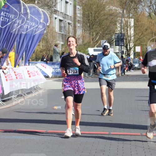 12.04.2026 - 45. Internationalen Wilhelmsburger Insellauf Strokosch-Dieckow http://msf.ph/oto/9463919 12.04.2026 11:13:35 Ziel 3714, 3703, 3092, 3155 meine-sportfotos.de