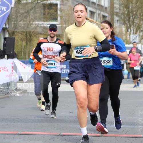 12.04.2026 - 45. Internationalen Wilhelmsburger Insellauf Strokosch-Dieckow http://msf.ph/oto/9463920 12.04.2026 13:16:08 Ziel 5675, 4616, 4880, 2832, 3803, 3801 meine-sportfotos.de