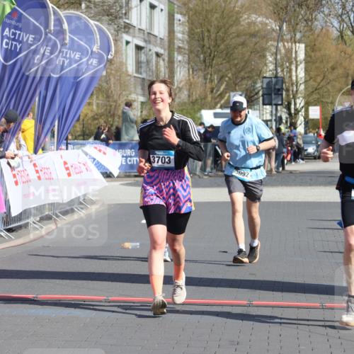 12.04.2026 - 45. Internationalen Wilhelmsburger Insellauf Strokosch-Dieckow http://msf.ph/oto/9463922 12.04.2026 11:13:35 Ziel 3714, 3703, 3092, 3155 meine-sportfotos.de