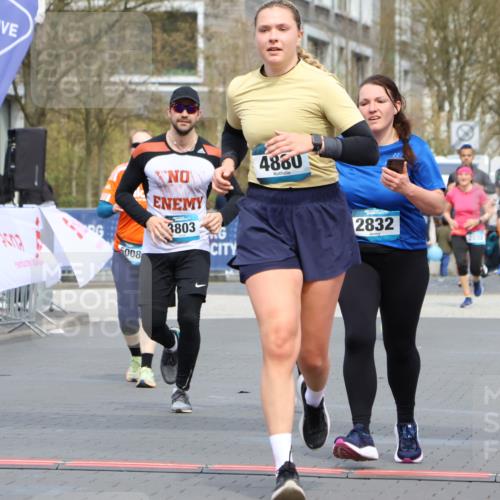 12.04.2026 - 45. Internationalen Wilhelmsburger Insellauf Strokosch-Dieckow http://msf.ph/oto/9463923 12.04.2026 13:16:08 Ziel 5675, 4616, 4880, 2832, 3803, 3801 meine-sportfotos.de