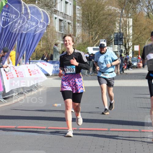 12.04.2026 - 45. Internationalen Wilhelmsburger Insellauf Strokosch-Dieckow http://msf.ph/oto/9463925 12.04.2026 11:13:35 Ziel 3714, 3703, 3092, 3155 meine-sportfotos.de