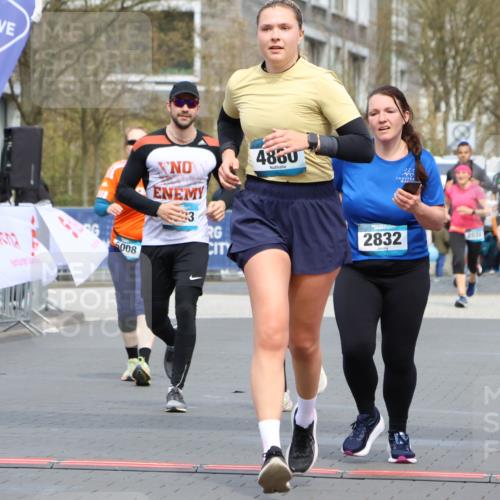 12.04.2026 - 45. Internationalen Wilhelmsburger Insellauf Strokosch-Dieckow http://msf.ph/oto/9463926 12.04.2026 13:16:08 Ziel 5675, 4616, 4880, 2832, 3803, 3801 meine-sportfotos.de