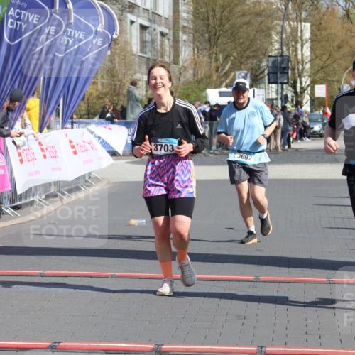 12.04.2026 - 45. Internationalen Wilhelmsburger Insellauf Strokosch-Dieckow http://msf.ph/oto/9463930 12.04.2026 11:13:35 Ziel 3714, 3703, 3092, 3155 meine-sportfotos.de