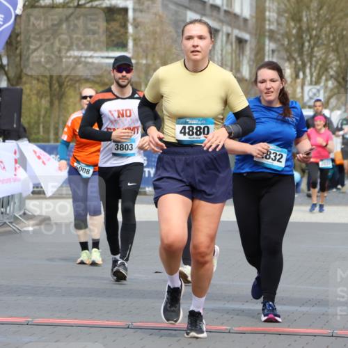 12.04.2026 - 45. Internationalen Wilhelmsburger Insellauf Strokosch-Dieckow http://msf.ph/oto/9463932 12.04.2026 13:16:08 Ziel 5675, 4616, 4880, 2832, 3803, 3801 meine-sportfotos.de