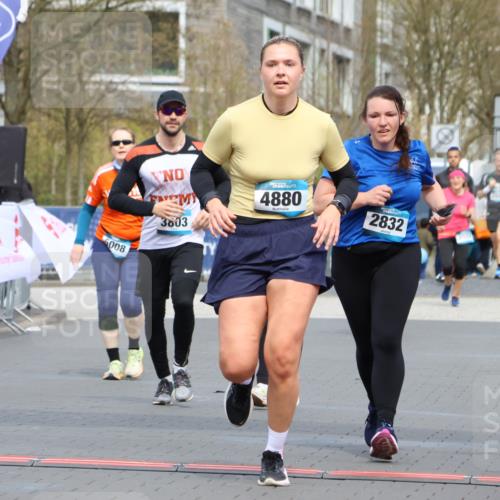 12.04.2026 - 45. Internationalen Wilhelmsburger Insellauf Strokosch-Dieckow http://msf.ph/oto/9463935 12.04.2026 13:16:08 Ziel 5675, 4616, 4880, 2832, 3803, 3801 meine-sportfotos.de