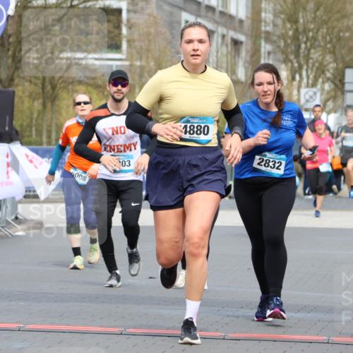 12.04.2026 - 45. Internationalen Wilhelmsburger Insellauf Strokosch-Dieckow http://msf.ph/oto/9463939 12.04.2026 13:16:08 Ziel 5675, 4616, 4880, 2832, 3803, 3801 meine-sportfotos.de