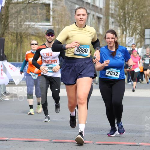 12.04.2026 - 45. Internationalen Wilhelmsburger Insellauf Strokosch-Dieckow http://msf.ph/oto/9463942 12.04.2026 13:16:08 Ziel 5675, 4616, 4880, 2832, 3803, 3801 meine-sportfotos.de