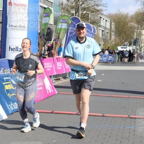12.04.2026 - 45. Internationalen Wilhelmsburger Insellauf Strokosch-Dieckow http://msf.ph/oto/9463960 12.04.2026 11:13:40 Ziel 3703, 3092, 3155 meine-sportfotos.de