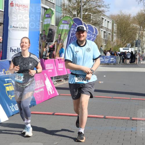 12.04.2026 - 45. Internationalen Wilhelmsburger Insellauf Strokosch-Dieckow http://msf.ph/oto/9463963 12.04.2026 11:13:40 Ziel 3703, 3092, 3155 meine-sportfotos.de