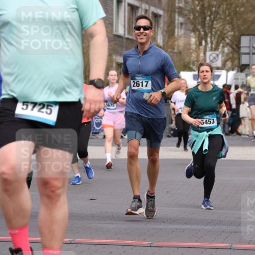 12.04.2026 - 45. Internationalen Wilhelmsburger Insellauf Strokosch-Dieckow http://msf.ph/oto/9463964 12.04.2026 13:15:58 Ziel 3232, 2774, 5725, 3770, 2617, 5453 meine-sportfotos.de