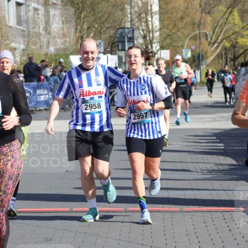 12.04.2026 - 45. Internationalen Wilhelmsburger Insellauf Strokosch-Dieckow http://msf.ph/oto/9463965 12.04.2026 10:54:30 Ziel 2606, 3918, 5740, 2958, 2957, 2895 meine-sportfotos.de