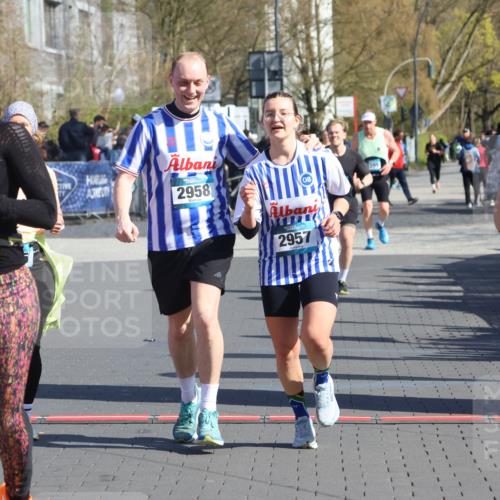 12.04.2026 - 45. Internationalen Wilhelmsburger Insellauf Strokosch-Dieckow http://msf.ph/oto/9463971 12.04.2026 10:54:30 Ziel 2606, 3918, 5740, 2958, 2957, 2895 meine-sportfotos.de