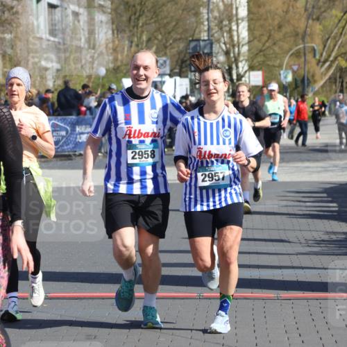 12.04.2026 - 45. Internationalen Wilhelmsburger Insellauf Strokosch-Dieckow http://msf.ph/oto/9463981 12.04.2026 10:54:31 Ziel 3918, 5740, 2958, 2957, 2895 meine-sportfotos.de