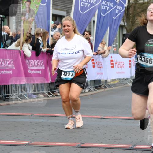 12.04.2026 - 45. Internationalen Wilhelmsburger Insellauf Strokosch-Dieckow http://msf.ph/oto/9463982 12.04.2026 13:15:52 Ziel 4366, 4227, 3232, 2774, 5725 meine-sportfotos.de