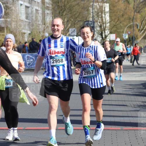 12.04.2026 - 45. Internationalen Wilhelmsburger Insellauf Strokosch-Dieckow http://msf.ph/oto/9463990 12.04.2026 10:54:31 Ziel 3918, 5740, 2958, 2957, 2895 meine-sportfotos.de