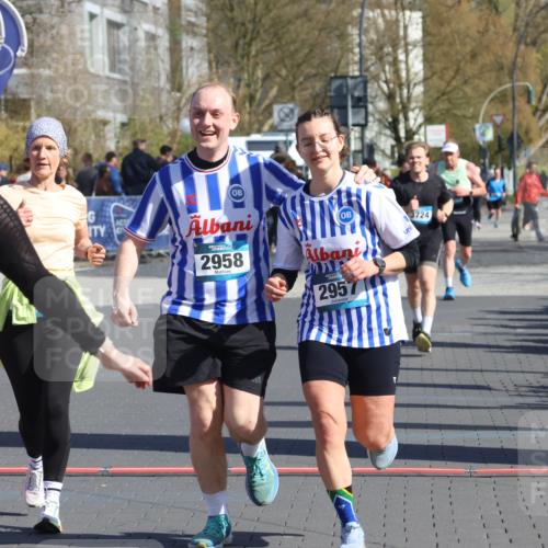 12.04.2026 - 45. Internationalen Wilhelmsburger Insellauf Strokosch-Dieckow http://msf.ph/oto/9463994 12.04.2026 10:54:31 Ziel 3918, 5740, 2958, 2957, 2895 meine-sportfotos.de