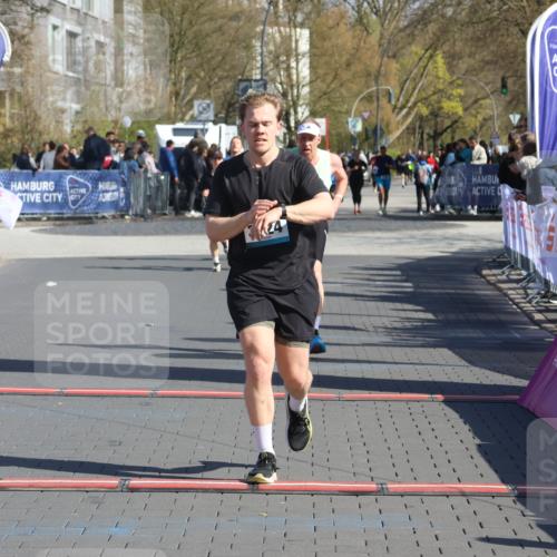 12.04.2026 - 45. Internationalen Wilhelmsburger Insellauf Strokosch-Dieckow http://msf.ph/oto/9464000 12.04.2026 10:54:37 Ziel 3724, 2399 meine-sportfotos.de