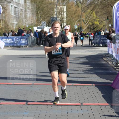12.04.2026 - 45. Internationalen Wilhelmsburger Insellauf Strokosch-Dieckow http://msf.ph/oto/9464002 12.04.2026 10:54:37 Ziel 3724, 2399 meine-sportfotos.de