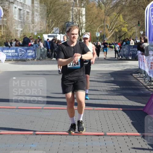 12.04.2026 - 45. Internationalen Wilhelmsburger Insellauf Strokosch-Dieckow http://msf.ph/oto/9464005 12.04.2026 10:54:37 Ziel 3724, 2399 meine-sportfotos.de