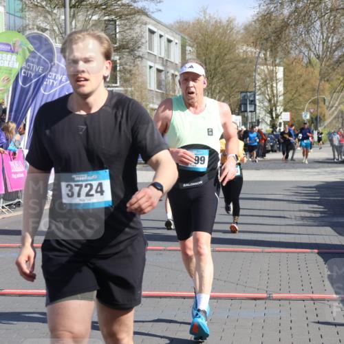 12.04.2026 - 45. Internationalen Wilhelmsburger Insellauf Strokosch-Dieckow http://msf.ph/oto/9464018 12.04.2026 10:54:41 Ziel 2399, 3580, 3596, 4131 meine-sportfotos.de