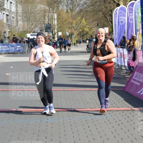 12.04.2026 - 45. Internationalen Wilhelmsburger Insellauf Strokosch-Dieckow http://msf.ph/oto/9464019 12.04.2026 11:14:07 Ziel 2527, 2526 meine-sportfotos.de