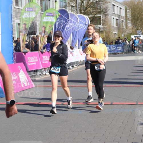 12.04.2026 - 45. Internationalen Wilhelmsburger Insellauf Strokosch-Dieckow http://msf.ph/oto/9464023 12.04.2026 10:54:43 Ziel 2399, 3580, 3596, 4131 meine-sportfotos.de