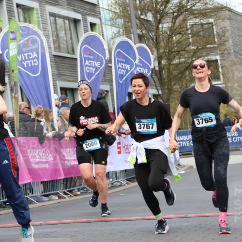 12.04.2026 - 45. Internationalen Wilhelmsburger Insellauf Strokosch-Dieckow http://msf.ph/oto/9464025 12.04.2026 13:15:47 Ziel 3881, 3882, 3767, 3765, 4366 meine-sportfotos.de