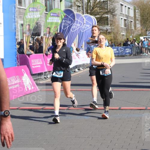 12.04.2026 - 45. Internationalen Wilhelmsburger Insellauf Strokosch-Dieckow http://msf.ph/oto/9464026 12.04.2026 10:54:44 Ziel 3580, 3596, 4131 meine-sportfotos.de