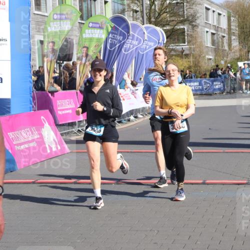 12.04.2026 - 45. Internationalen Wilhelmsburger Insellauf Strokosch-Dieckow http://msf.ph/oto/9464029 12.04.2026 10:54:44 Ziel 3580, 3596, 4131 meine-sportfotos.de