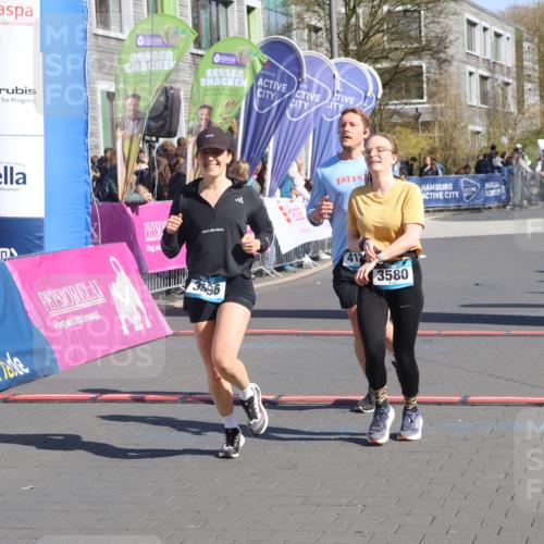 12.04.2026 - 45. Internationalen Wilhelmsburger Insellauf Strokosch-Dieckow http://msf.ph/oto/9464035 12.04.2026 10:54:44 Ziel 3580, 3596, 4131 meine-sportfotos.de