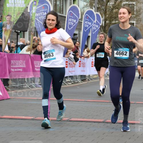 12.04.2026 - 45. Internationalen Wilhelmsburger Insellauf Strokosch-Dieckow http://msf.ph/oto/9464048 12.04.2026 13:15:41 Ziel 4662, 4663, 4559, 3308 meine-sportfotos.de