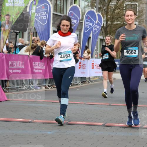 12.04.2026 - 45. Internationalen Wilhelmsburger Insellauf Strokosch-Dieckow http://msf.ph/oto/9464064 12.04.2026 13:15:41 Ziel 4662, 4663, 4559, 3308 meine-sportfotos.de