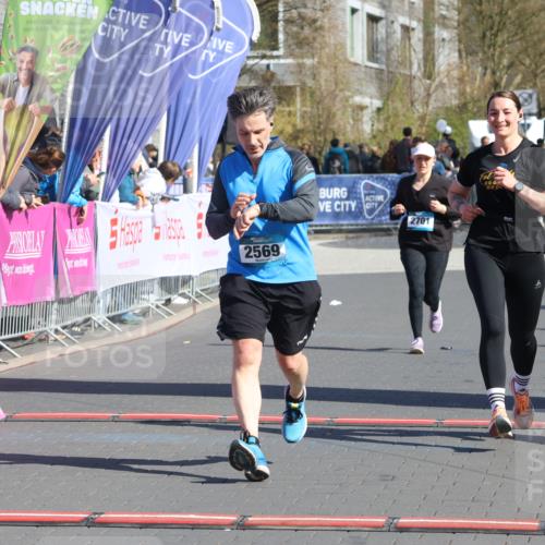 12.04.2026 - 45. Internationalen Wilhelmsburger Insellauf Strokosch-Dieckow http://msf.ph/oto/9464066 12.04.2026 10:54:53 Ziel 2569, 4389, 4390, 2701 meine-sportfotos.de