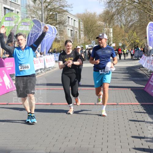 12.04.2026 - 45. Internationalen Wilhelmsburger Insellauf Strokosch-Dieckow http://msf.ph/oto/9464072 12.04.2026 10:54:55 Ziel 2569, 4389, 4390, 2701 meine-sportfotos.de