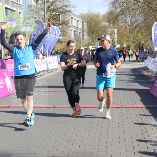 12.04.2026 - 45. Internationalen Wilhelmsburger Insellauf Strokosch-Dieckow http://msf.ph/oto/9464075 12.04.2026 10:54:55 Ziel 2569, 4389, 4390, 2701 meine-sportfotos.de