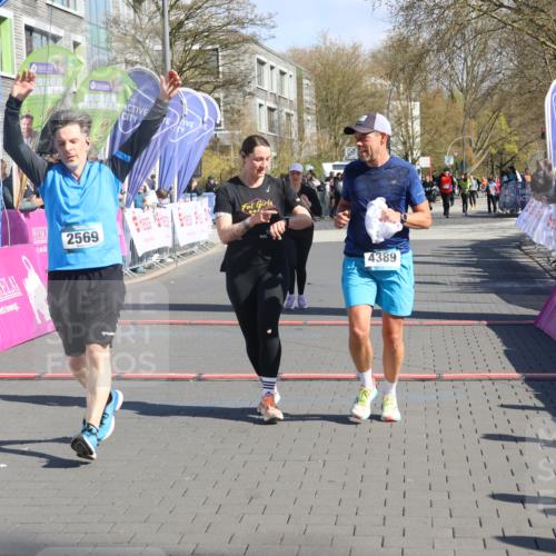 12.04.2026 - 45. Internationalen Wilhelmsburger Insellauf Strokosch-Dieckow http://msf.ph/oto/9464078 12.04.2026 10:54:55 Ziel 2569, 4389, 4390, 2701 meine-sportfotos.de