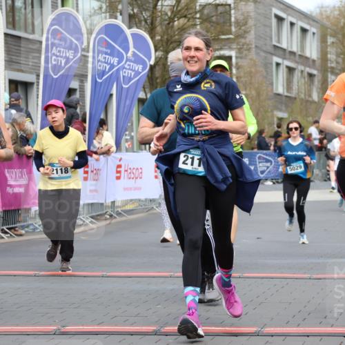 12.04.2026 - 45. Internationalen Wilhelmsburger Insellauf Strokosch-Dieckow http://msf.ph/oto/9464080 12.04.2026 13:15:33 Ziel 2110, 4695, 2815, 2785, 2043, 2118, 5755, 5029 meine-sportfotos.de