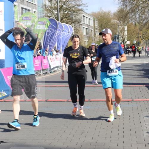 12.04.2026 - 45. Internationalen Wilhelmsburger Insellauf Strokosch-Dieckow http://msf.ph/oto/9464092 12.04.2026 10:54:55 Ziel 2569, 4389, 4390, 2701 meine-sportfotos.de