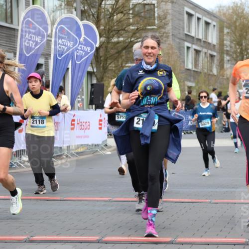 12.04.2026 - 45. Internationalen Wilhelmsburger Insellauf Strokosch-Dieckow http://msf.ph/oto/9464097 12.04.2026 13:15:33 Ziel 2110, 4695, 2815, 2785, 2043, 2118, 5755, 5029 meine-sportfotos.de