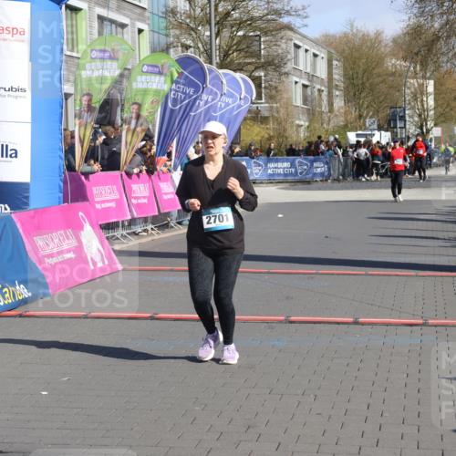 12.04.2026 - 45. Internationalen Wilhelmsburger Insellauf Strokosch-Dieckow http://msf.ph/oto/9464105 12.04.2026 10:54:58 Ziel 2569, 4389, 4390, 2701 meine-sportfotos.de