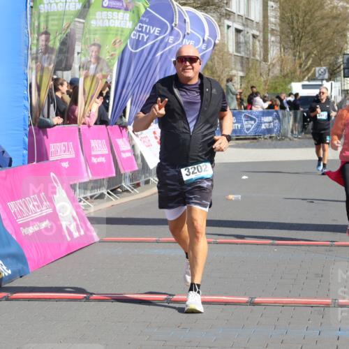 12.04.2026 - 45. Internationalen Wilhelmsburger Insellauf Strokosch-Dieckow http://msf.ph/oto/9464113 12.04.2026 11:14:36 Ziel 3202, 4548, 2404 meine-sportfotos.de