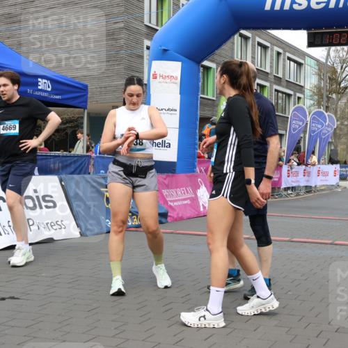 12.04.2026 - 45. Internationalen Wilhelmsburger Insellauf Strokosch-Dieckow http://msf.ph/oto/9464127 12.04.2026 13:15:27 Ziel 4669 meine-sportfotos.de