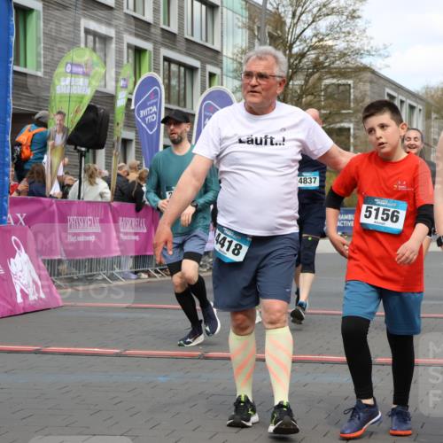 12.04.2026 - 45. Internationalen Wilhelmsburger Insellauf Strokosch-Dieckow http://msf.ph/oto/9464131 12.04.2026 13:15:21 Ziel 4111, 3306, 3328, 2772, 5348, 4837, 4838, 4669 meine-sportfotos.de