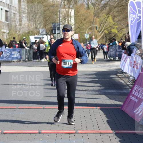 12.04.2026 - 45. Internationalen Wilhelmsburger Insellauf Strokosch-Dieckow http://msf.ph/oto/9464135 12.04.2026 10:55:11 Ziel 3818, 4711, 2088 meine-sportfotos.de