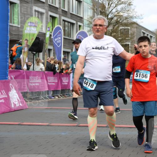 12.04.2026 - 45. Internationalen Wilhelmsburger Insellauf Strokosch-Dieckow http://msf.ph/oto/9464139 12.04.2026 13:15:21 Ziel 4111, 3306, 3328, 2772, 5348, 4837, 4838, 4669 meine-sportfotos.de