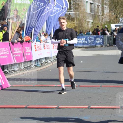 12.04.2026 - 45. Internationalen Wilhelmsburger Insellauf Strokosch-Dieckow http://msf.ph/oto/9464144 12.04.2026 10:55:12 Ziel 3818, 4711, 2088 meine-sportfotos.de